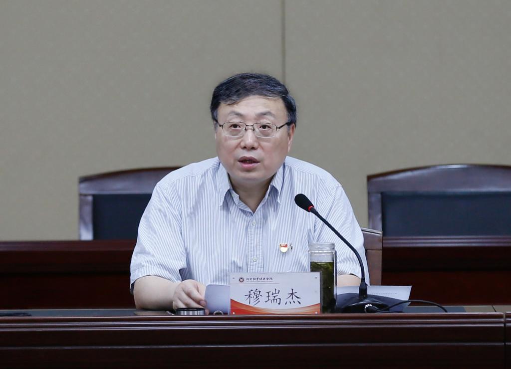 校党委书记穆瑞杰主持宣讲活动 437ccm必赢国际官网